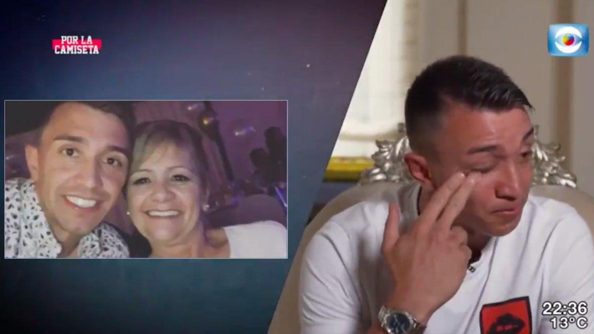 Muslera, annesi için hazırlanan videoyu izlerken ağladı