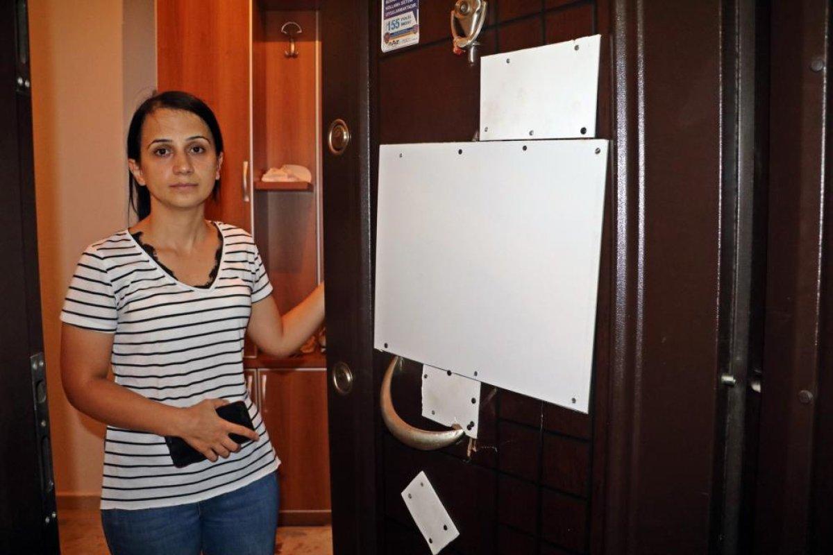 Antalya'da ev sahibinin, kiracısının evine baltayla saldırdığı iddia edildi
