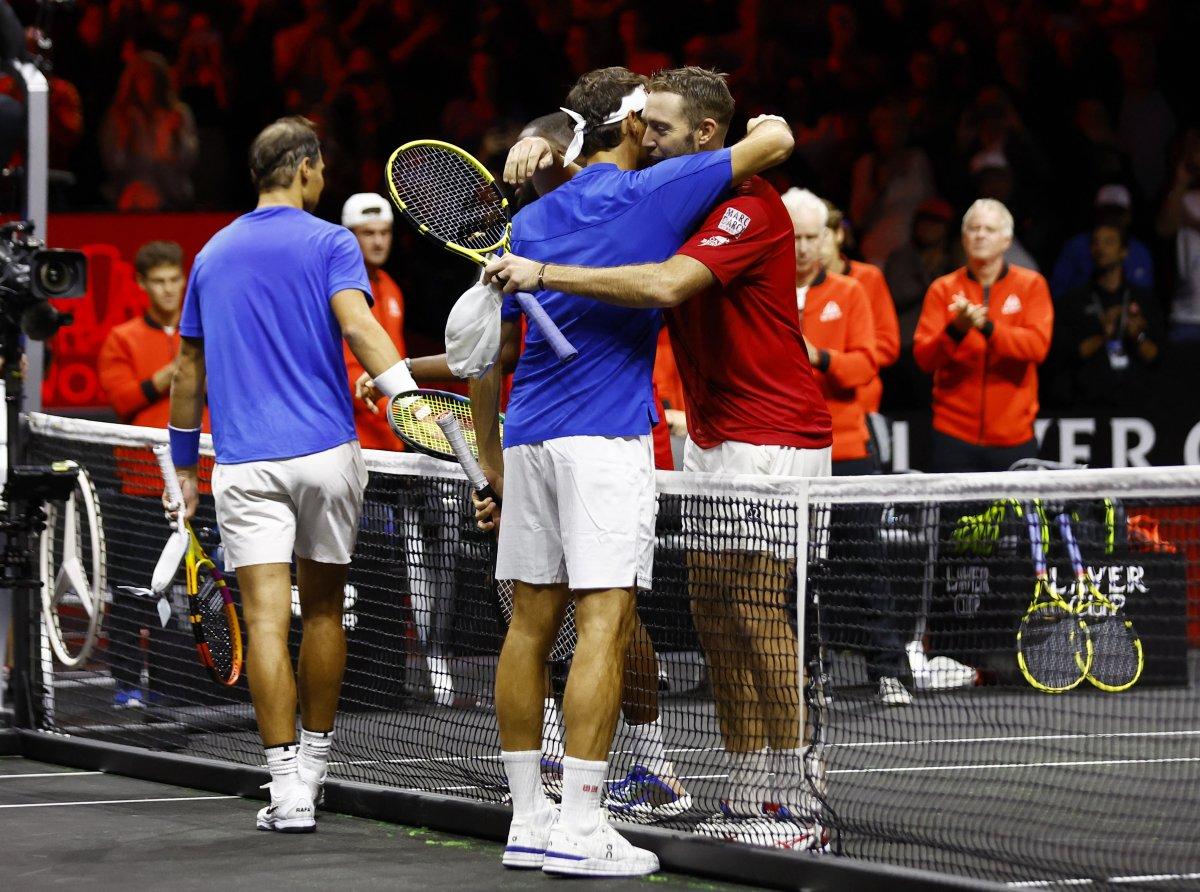 Tenisin efsane ismi Roger Federer kortlara veda etti