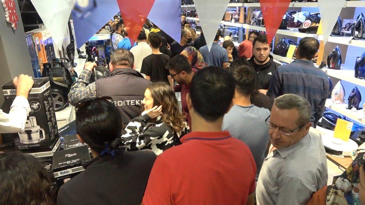 Kırıkkale’de ucuz İPhone izdihamı