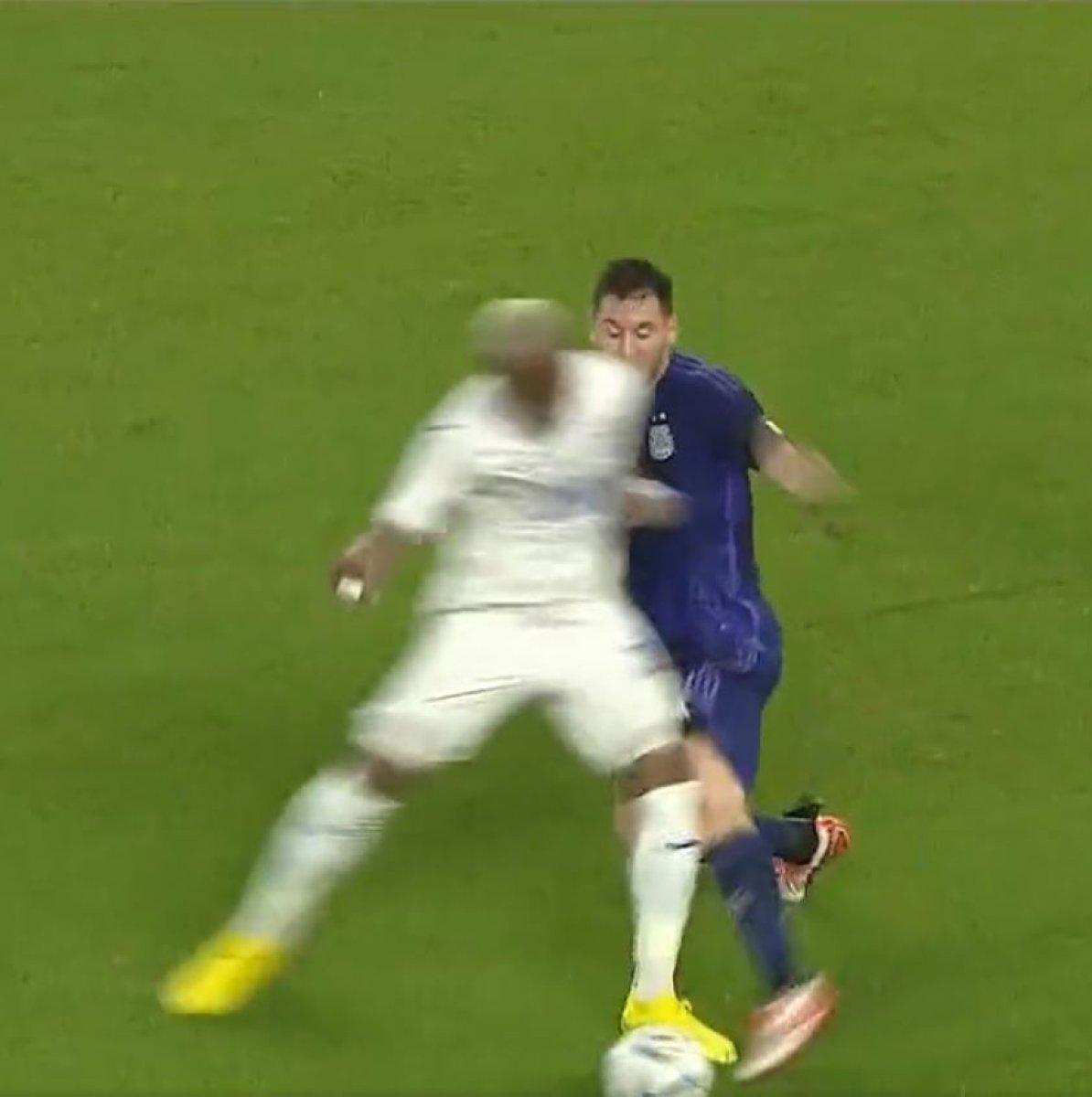 Messi'ye faul yapılınca takım arkadaşlarının tepkisi