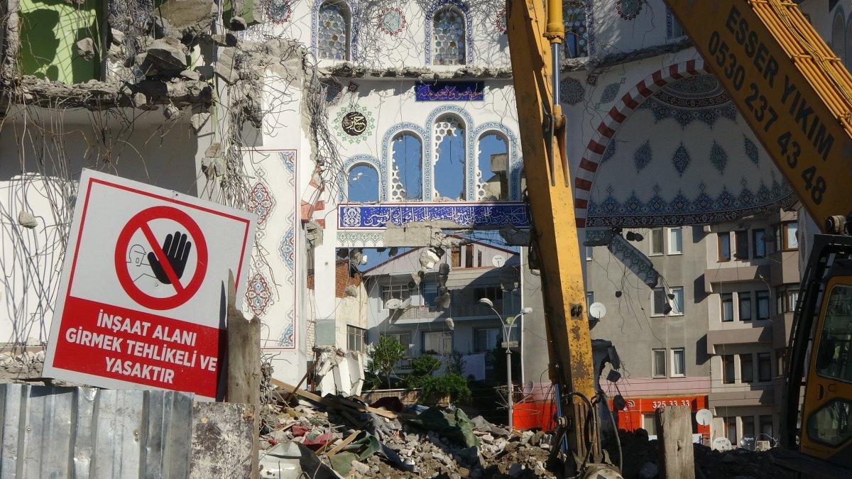 Kocaeli'de 43 yıllık cami yıkıldıktan sonraki ilginç görüntüsüyle dikkat çekiyor