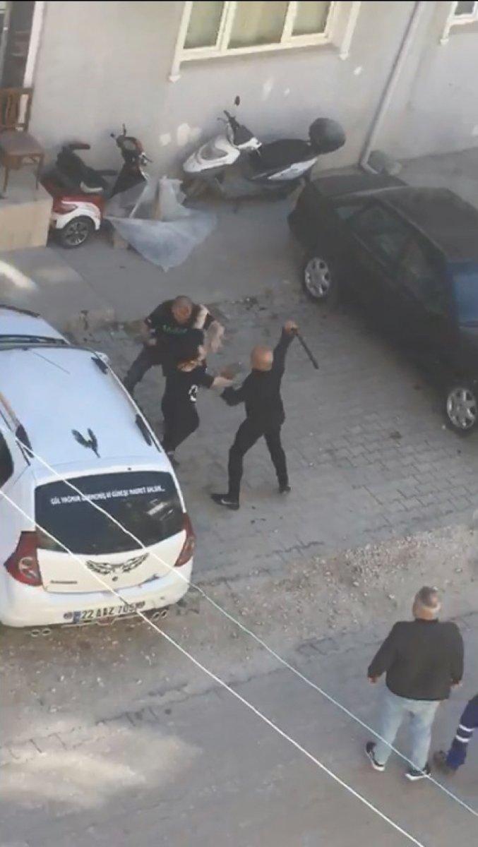 Edirne’de boşanma aşamasındaki eşiyle görüşmeye gitti, dayak yedi