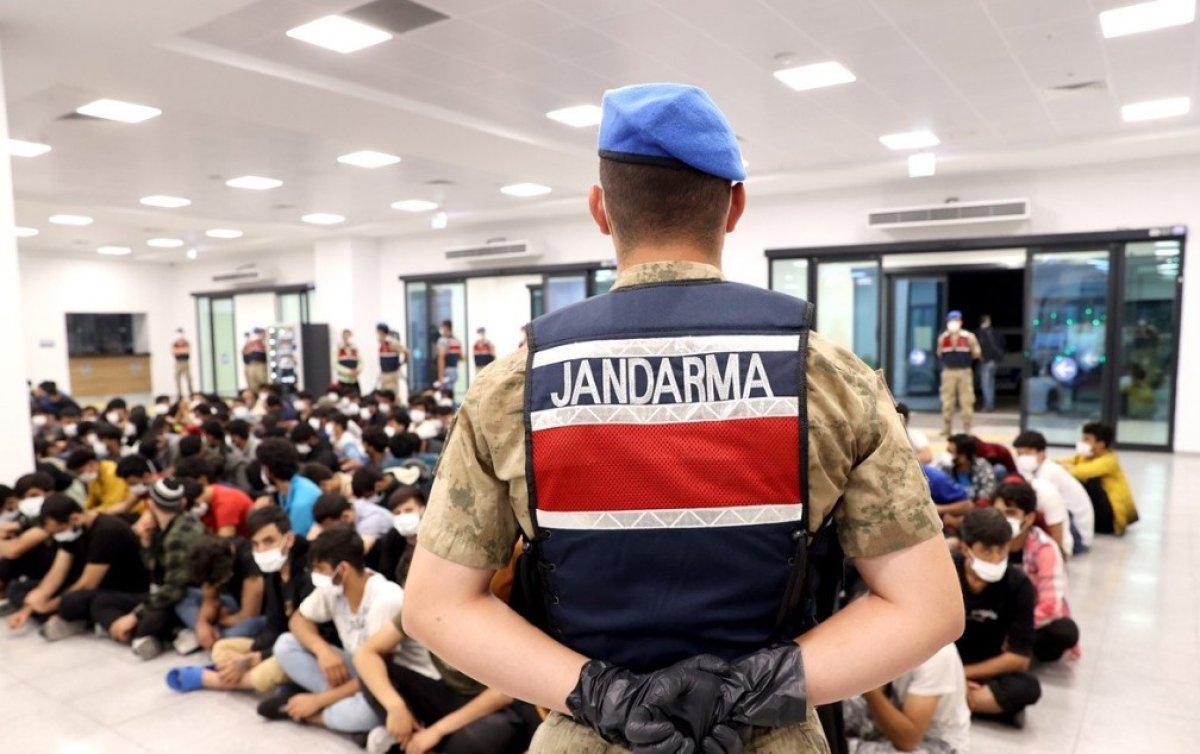 Son bir haftada 3 bin 272 göçmen sınır dışı edildi