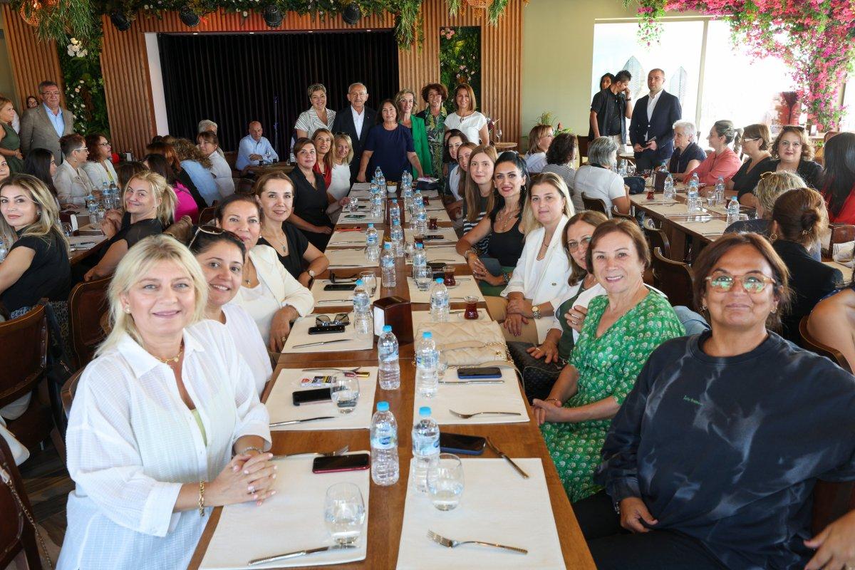 Kemal Kılıçdaroğlu ve eşi, milletvekili eşleriyle çay sohbetinde buluştu