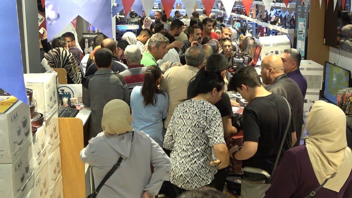 Kırıkkale’de ucuz İPhone izdihamı