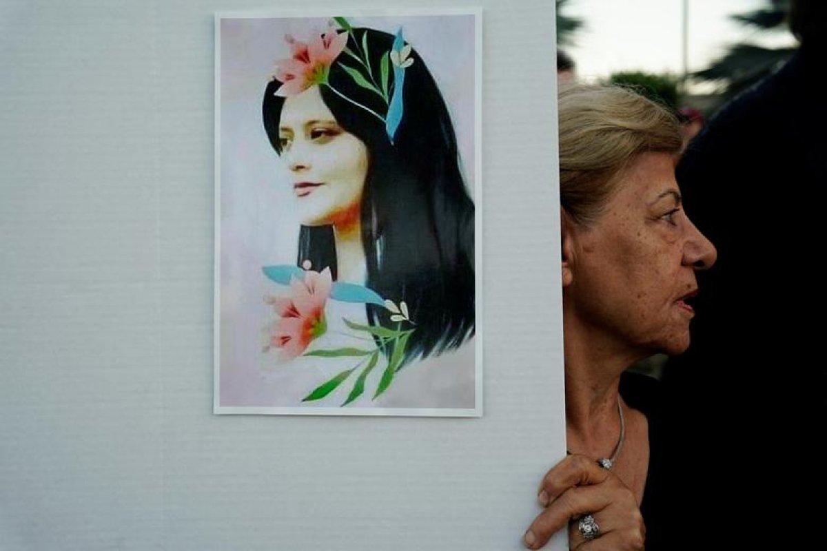 İran'da isyan dalga dalga büyüyor