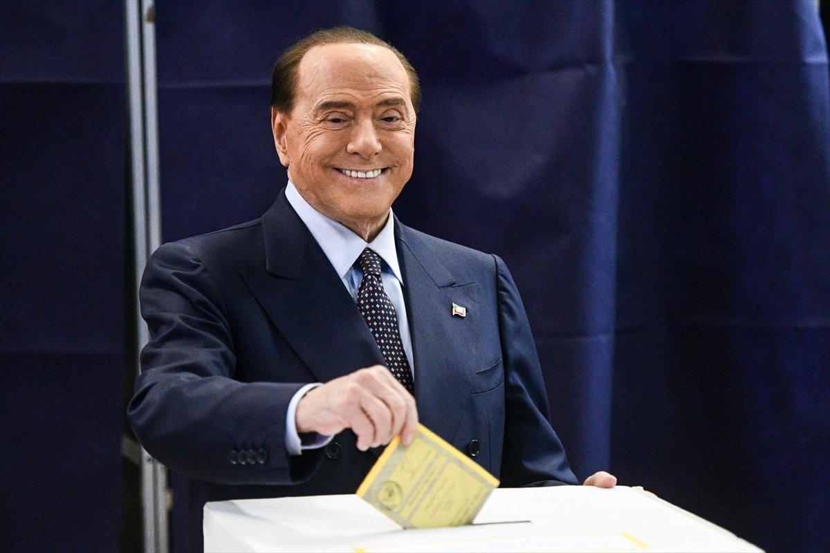 Silvio Berlusconi, Marta Fascina ile oy kullandı