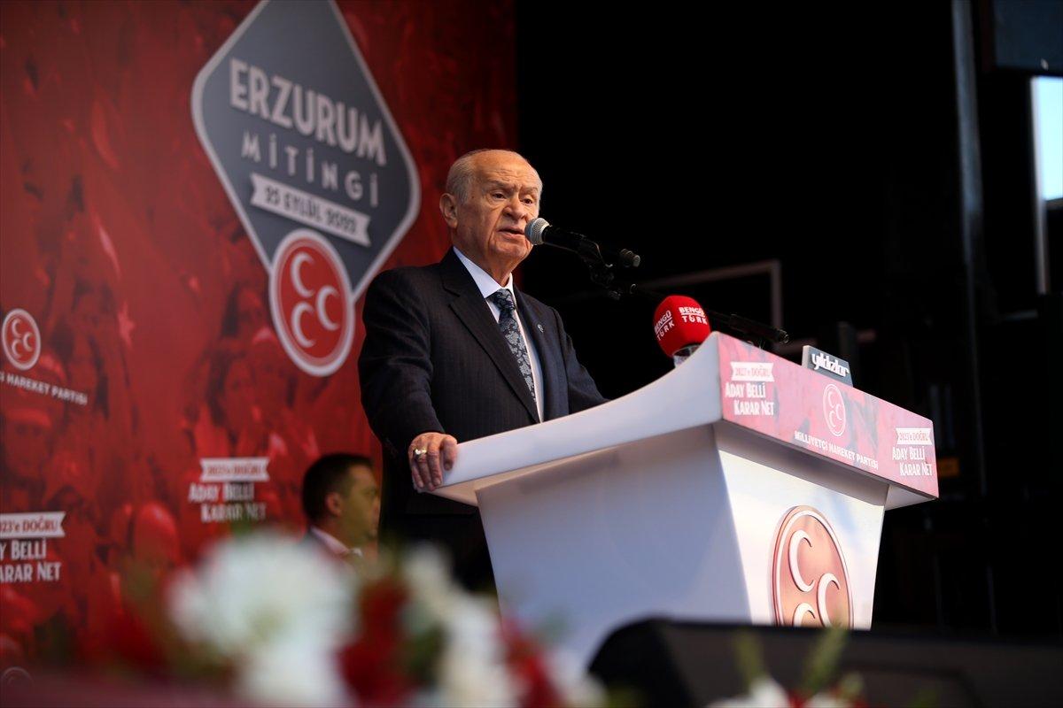 Devlet Bahçeli, Kılıçdaroğlu'nun Demirtaş afişi önündeki pozuna tepki gösterdi