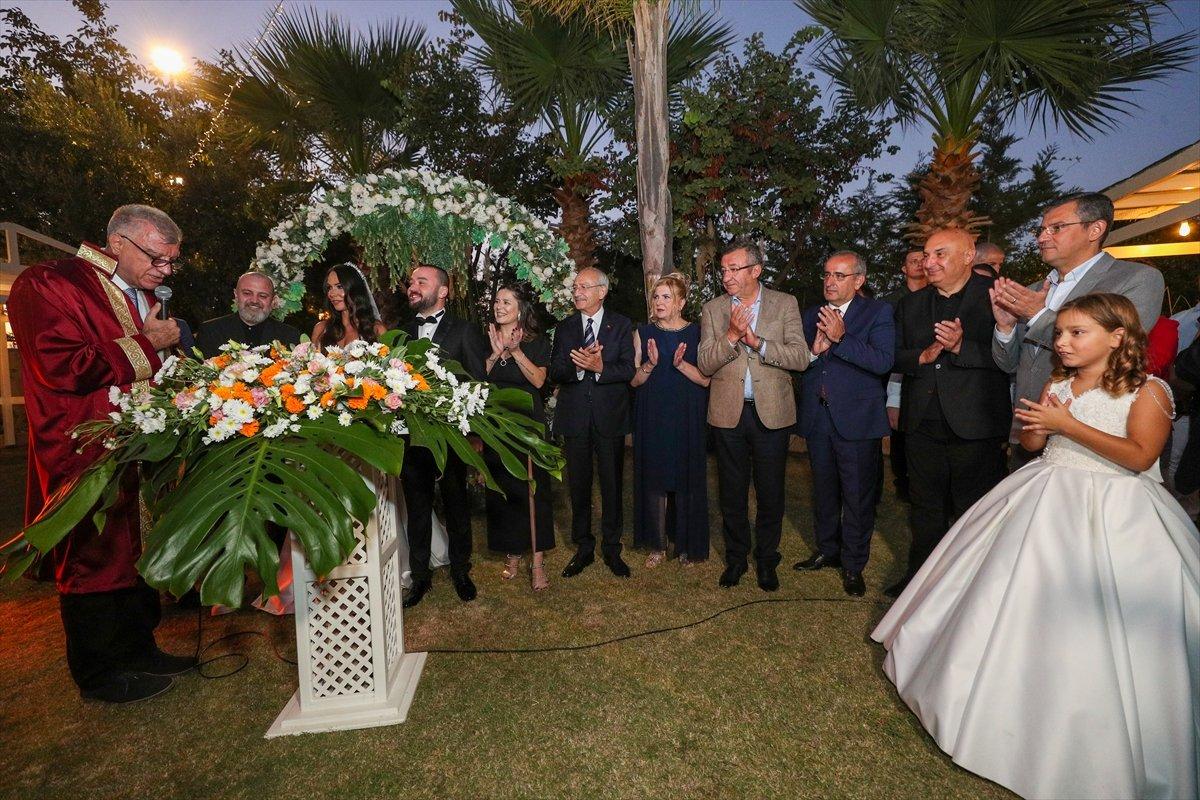 Kemal Kılıçdaroğlu İzmir'de nikah şahidi oldu