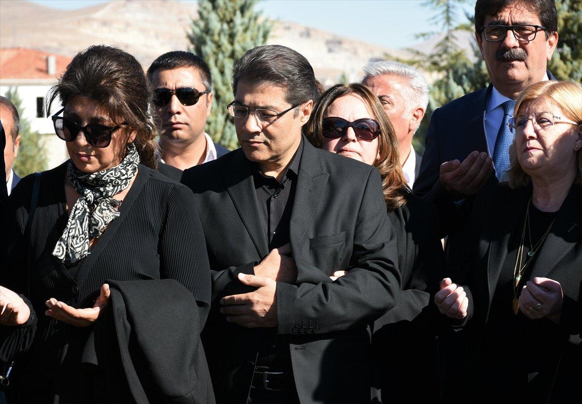 Neşet Ertaş, mezarı başında anıldı