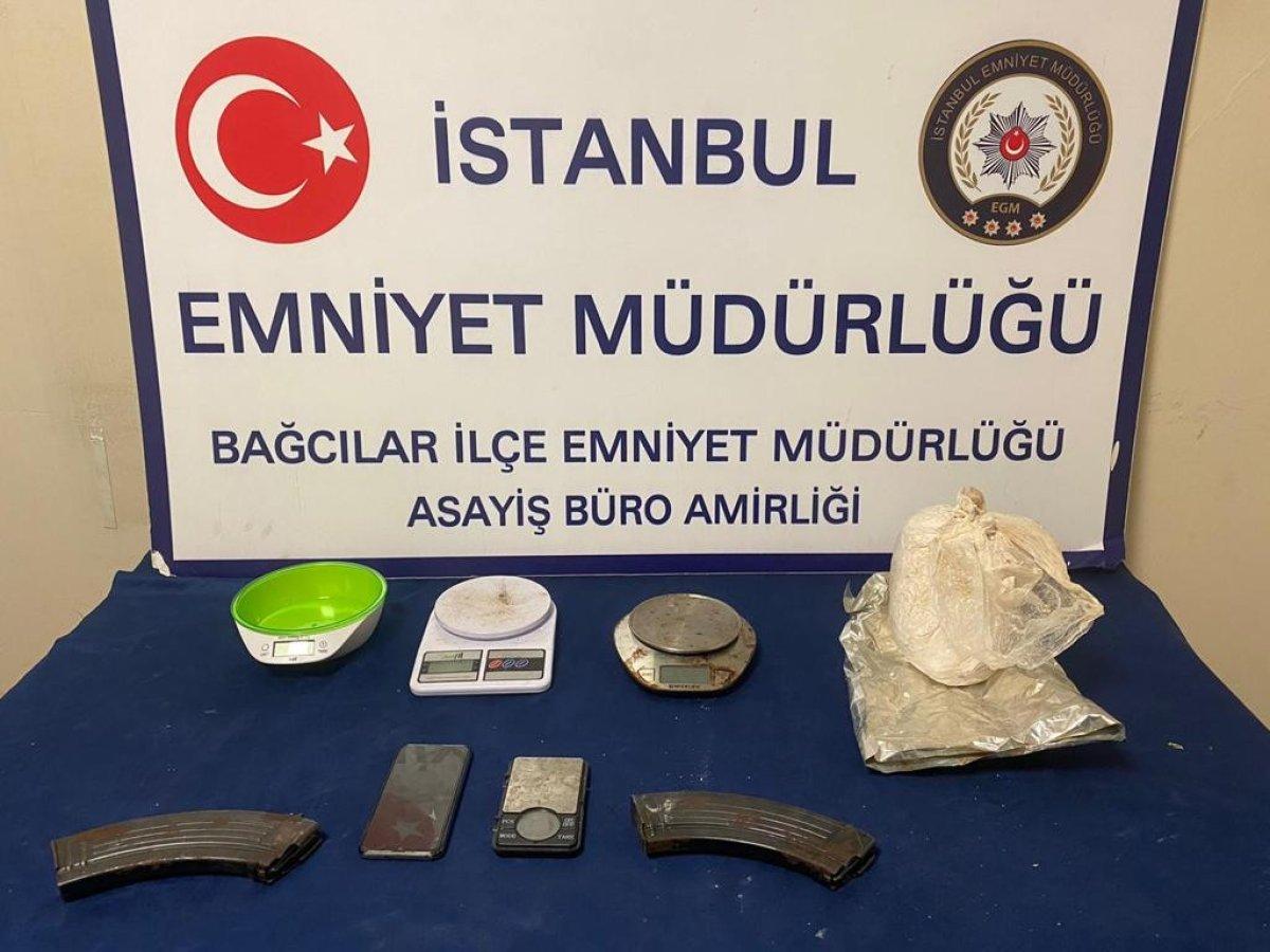 Bağcılar’daki uyuşturucu operasyonunda, 7 kilogram bonzai ele geçirildi