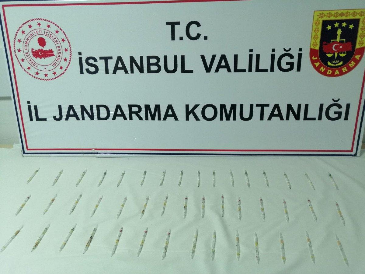 Eyüpsultan’da, 45 tüp kobra yılanı zehri ele geçirildi