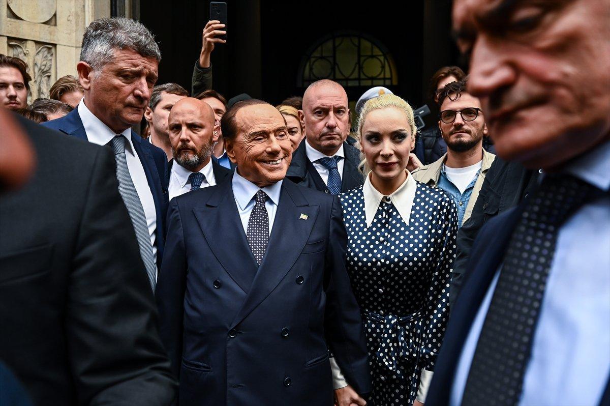 Silvio Berlusconi, Marta Fascina ile oy kullandı