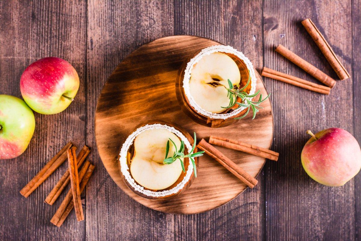 Sindirim sorunlarını bitiriyor: Elma ve tarçınlı detoks suyu
