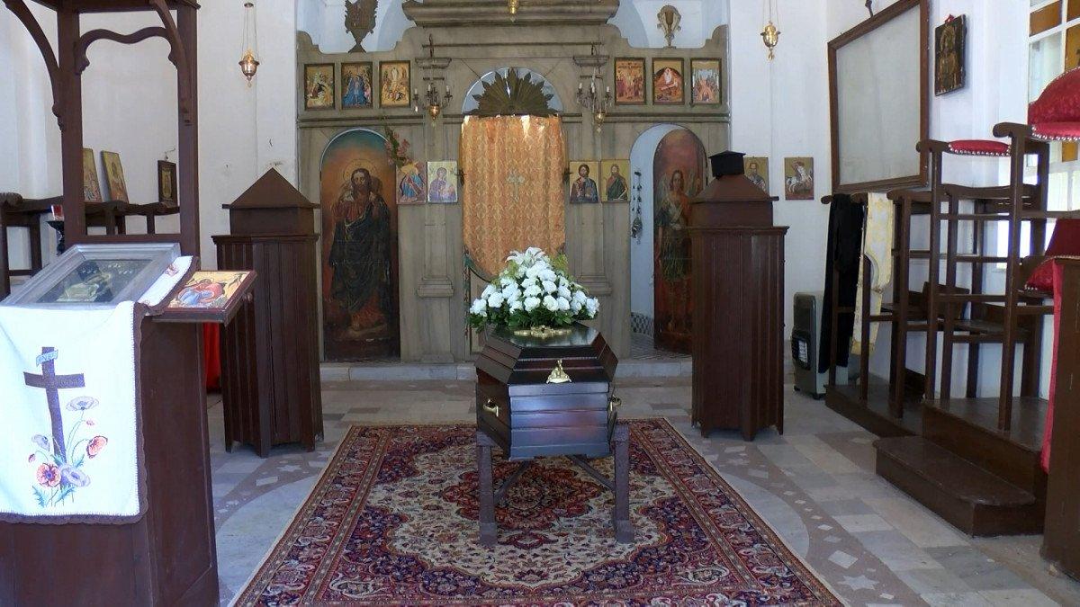 Doç. Dr. Kriton Dinçmen'in bedeni, 14 yıl sonra defnedildi