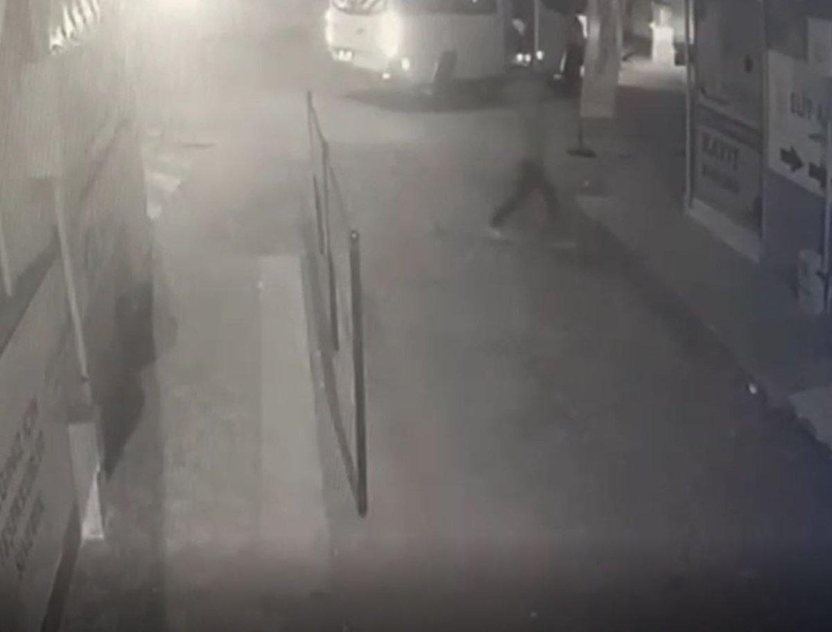 Şanlıurfa’da iş yerleri ile araçların camlarını indirdi