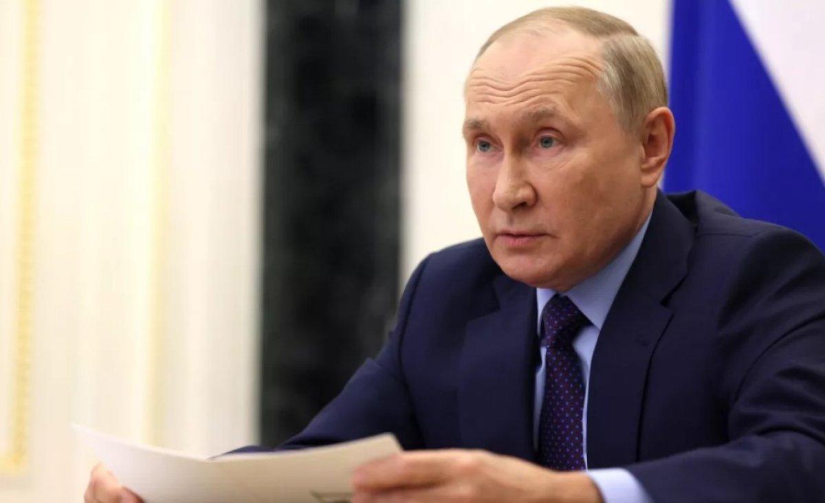 Putin'den ABD'nin istihbarat bilgilerini sızdıran Edward Snowden'a Rus vatandaşlığı