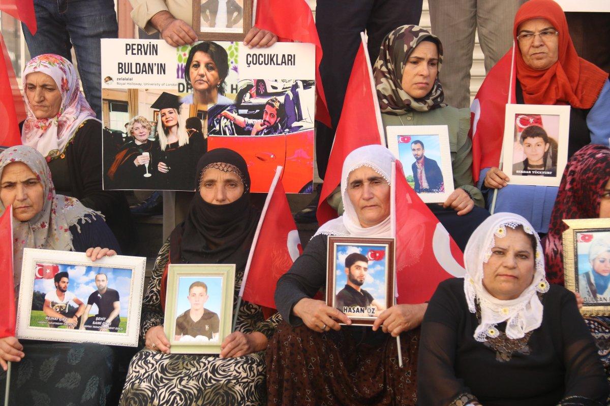 Evlat nöbetindeki aileler seslerini duyurdukça katılımlar devam ediyor