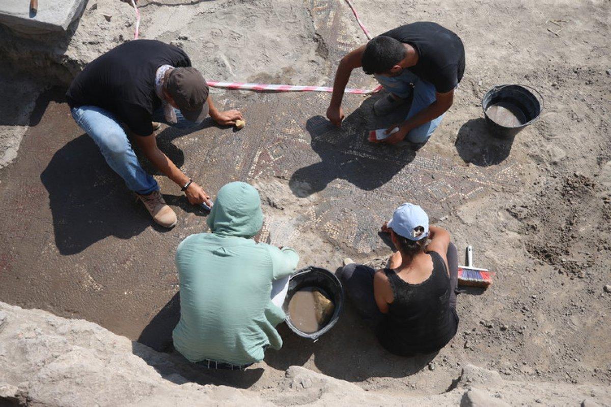 Epiphaneia Antik Kenti'nde Takvimler Mozaiği bulundu