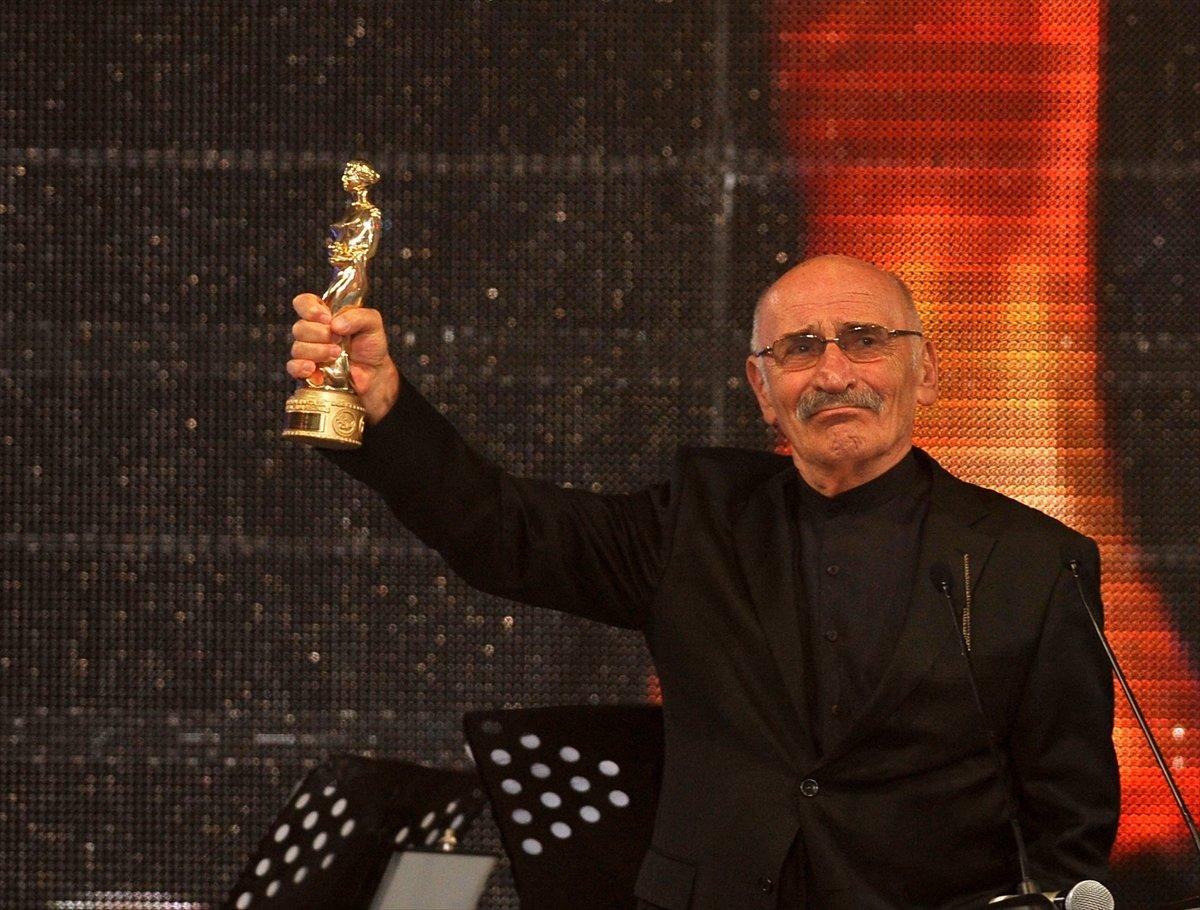 Usta oyuncu Tuncel Kurtiz'in vefatının üzerinden 9 yıl geçti