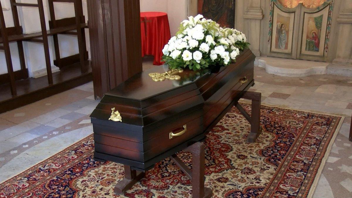 Doç. Dr. Kriton Dinçmen'in bedeni, 14 yıl sonra defnedildi