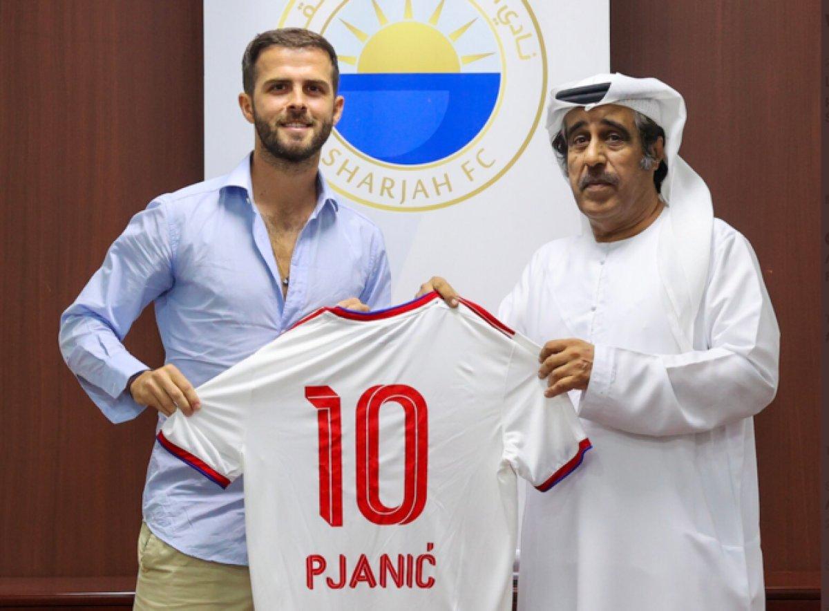 İmza törenine getirilen aslan, Manolas'ı korkuttu