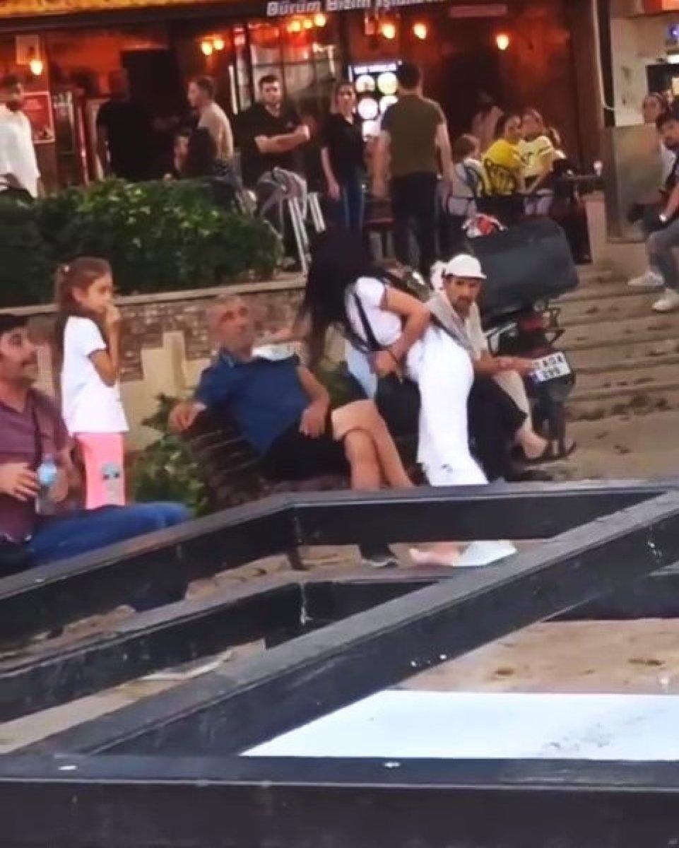 Denizli'de parasını alamadığı şahısla karşılaşan kadın, adamı tokatladı