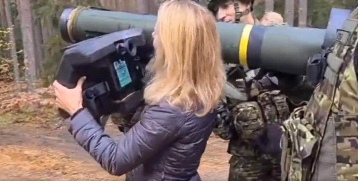 Estonya Başbakanı Kallas, tanksavar füzesi Javelin'i inceledi