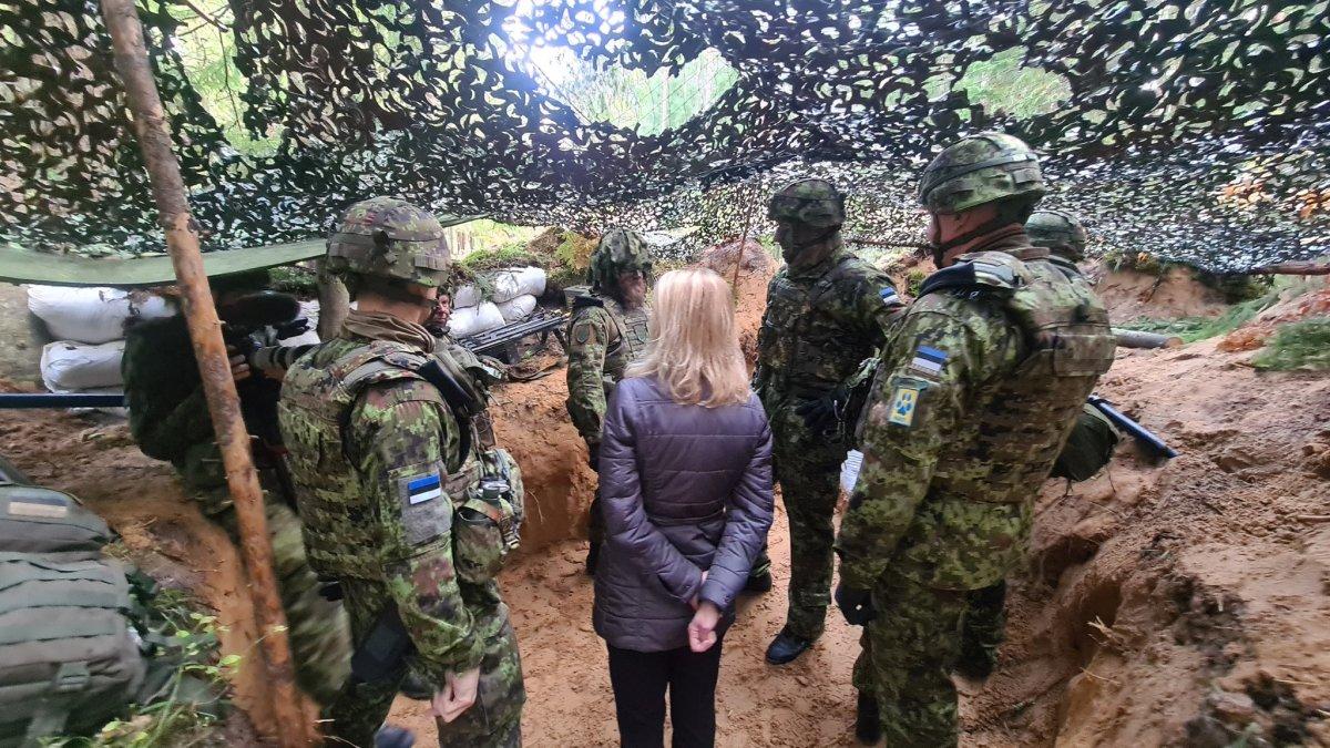 Estonya Başbakanı Kallas, tanksavar füzesi Javelin'i inceledi