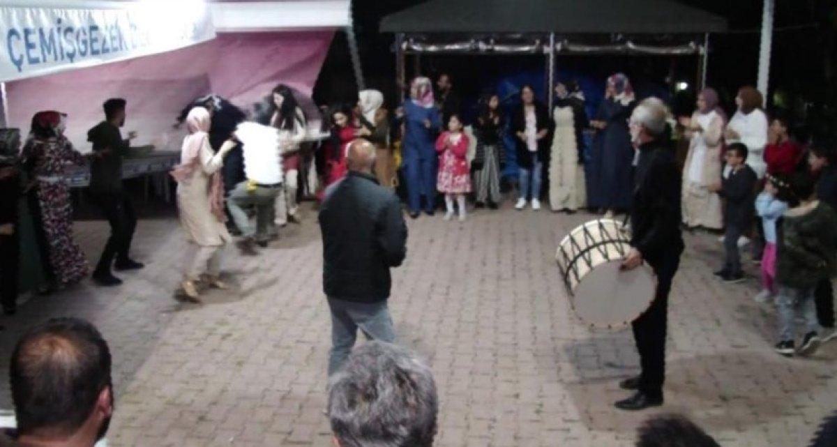 Tunceli'de halay çekenleri uyarmak isteyen kişinin üzerine tente düştü