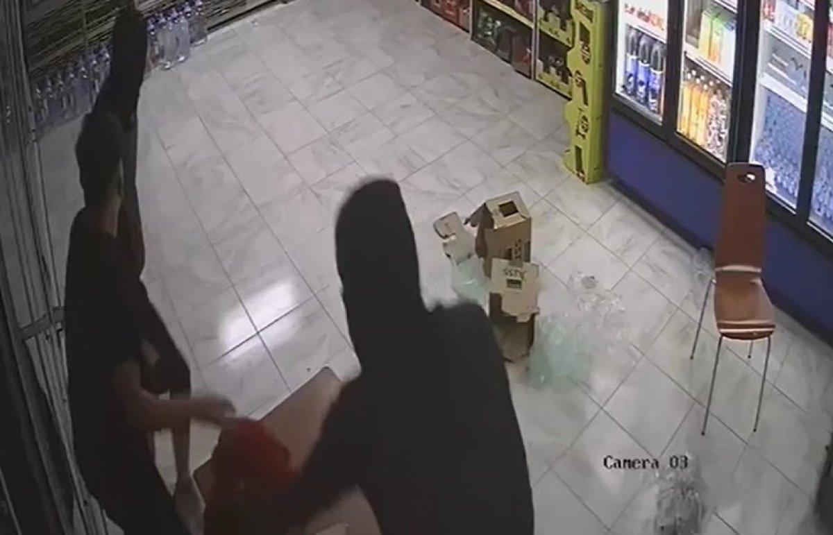 Gaziantep'te hastane kantinindeki maskeli soygun kamerada