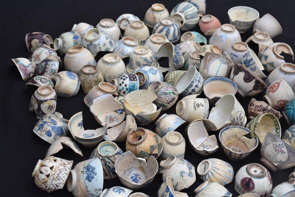 Smyrna Agorası'nda Osmanlı Dönemi'ne ait yüzlerce fincan bulundu