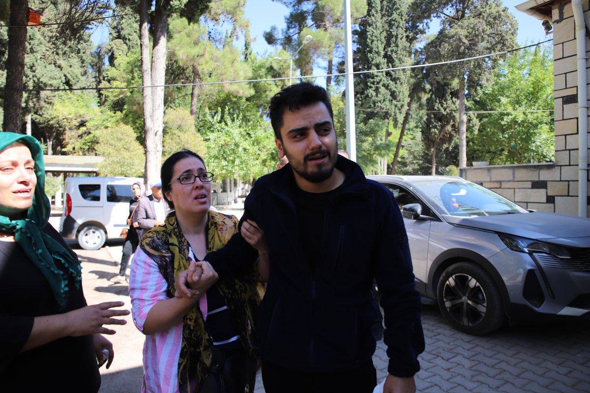 Gaziantep'te kızının cenazesini alan baba kendinden geçti
