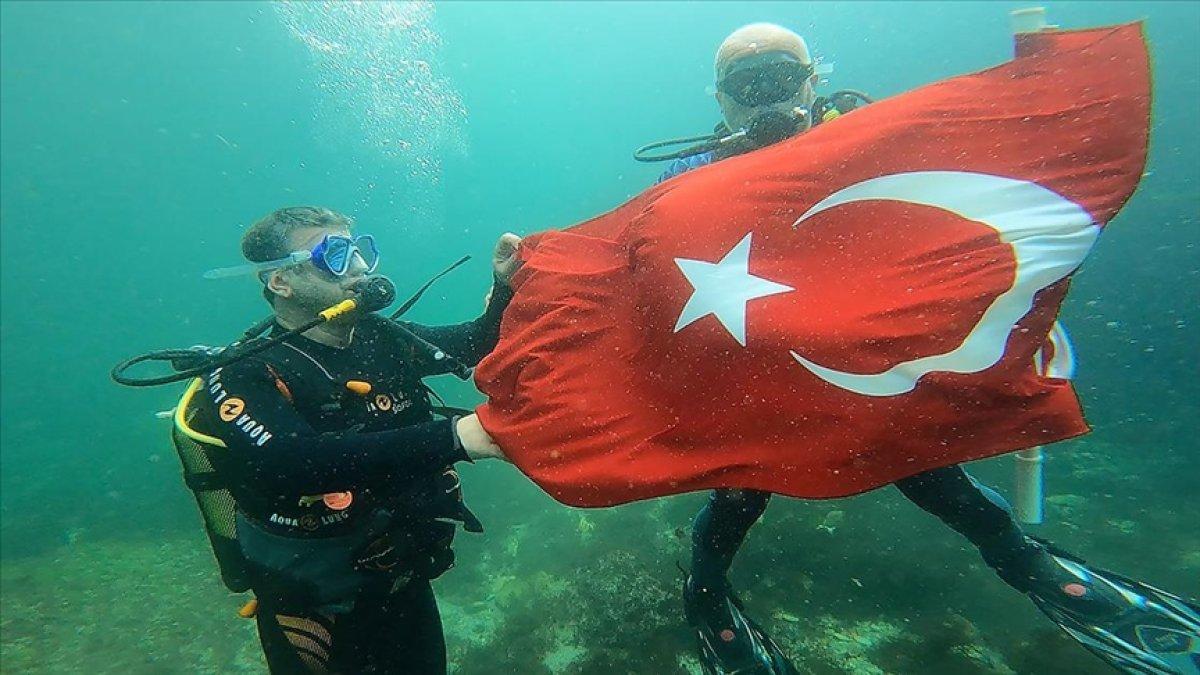 Preveze Deniz Zaferi'ni su altında kutladılar