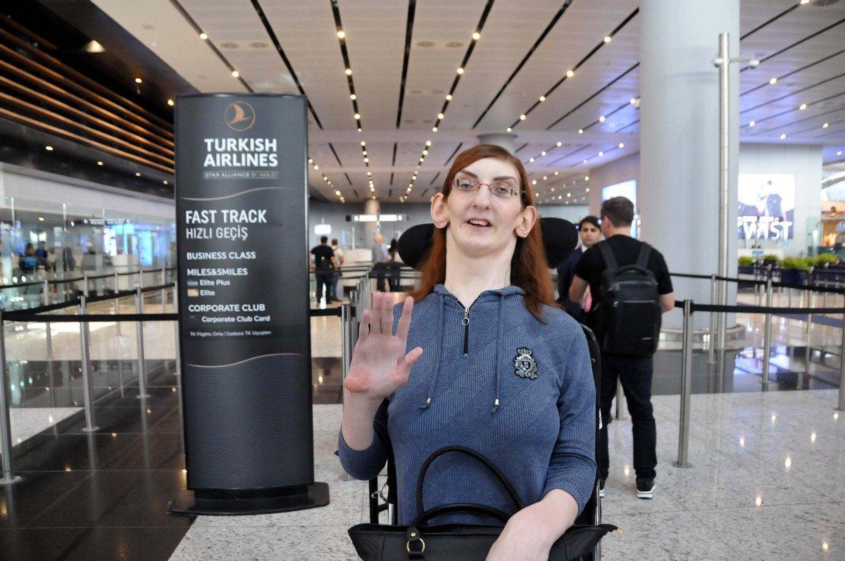 Dünyanın en uzun boylu kadını ABD'ye gitti