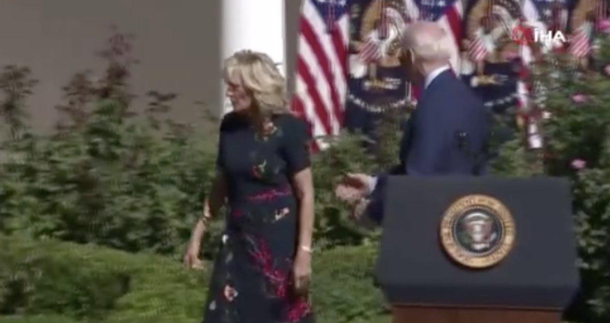 Joe Biden, kürsüde yolunu şaşırdı