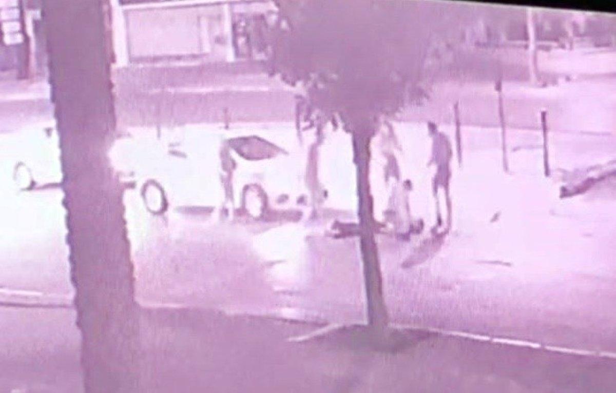 Antalya'da, darbedilip yolda bırakılan genci taksi ezdi