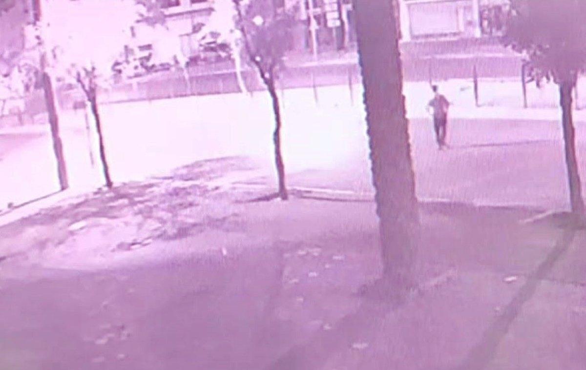 Antalya'da, darbedilip yolda bırakılan genci taksi ezdi