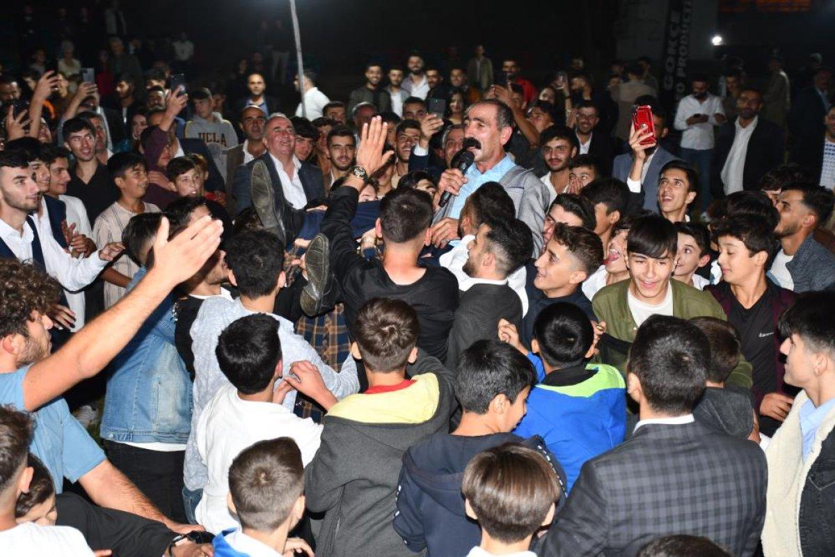 Şırnak'ta sahne alan Tıvorlu İsmail ezilmekten son anda kurtuldu