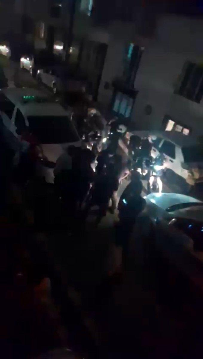 Esenyurt’ta oğlunu dövenleri döner bıçağıyla kovaladı