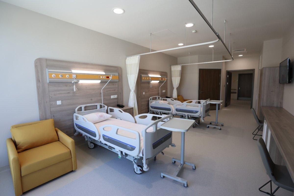 Fahrettin Koca: Hastanemiz bin polikliniğe, 4 bin 50 yatak kapasitesine sahip