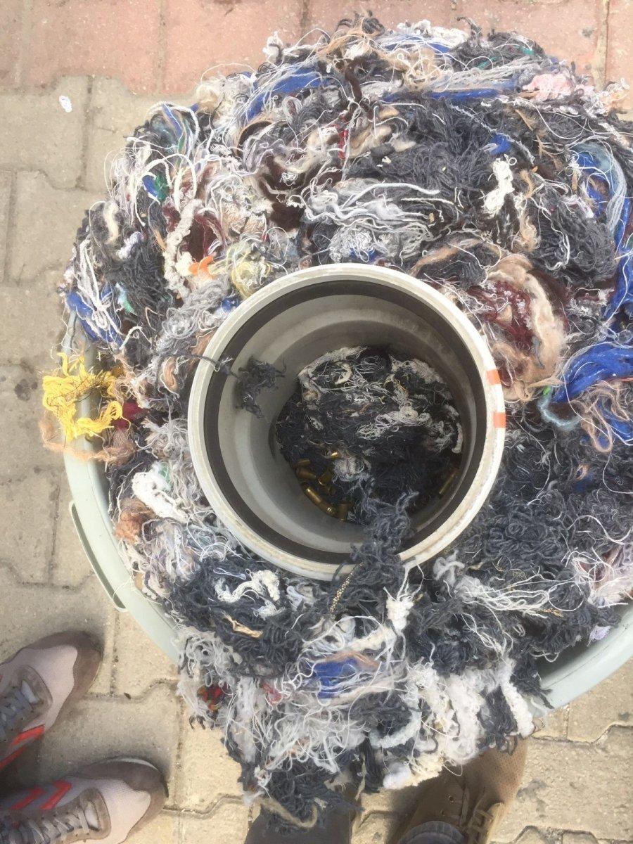 Eyüpsultan’daki bir markette 3 adet ruhsatsız tabanca çıktı