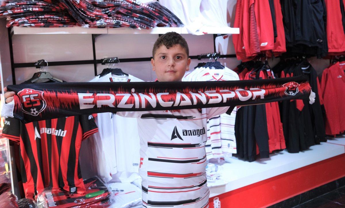 Erzincan'daki maçta çocuk taraftar kendinden geçti