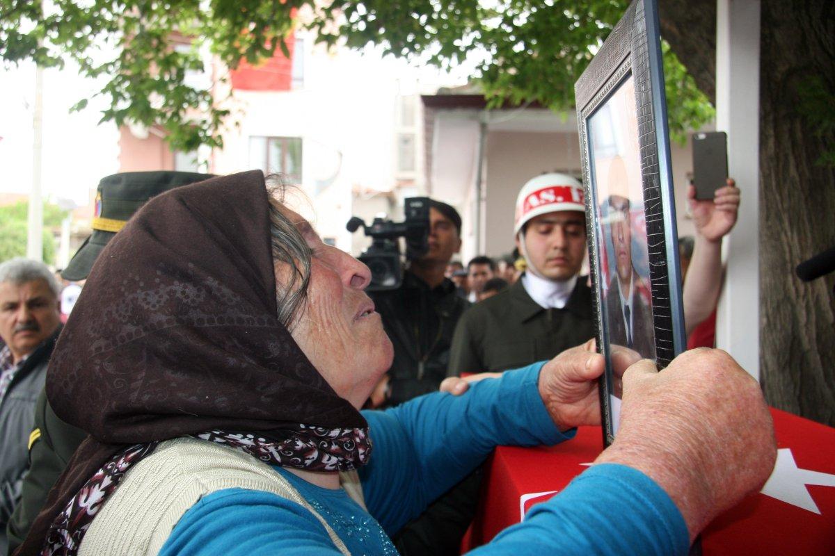 Afyonkarahisarlı şehit Muhammed Arı'nın annesi hayatını kaybetti