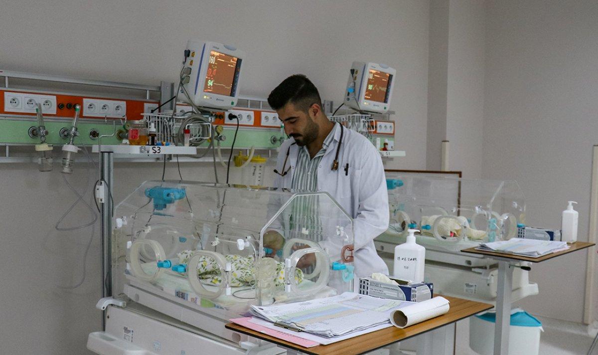 Van'da prematüre doğduğu hastanenin aynı servisinde doktor oldu