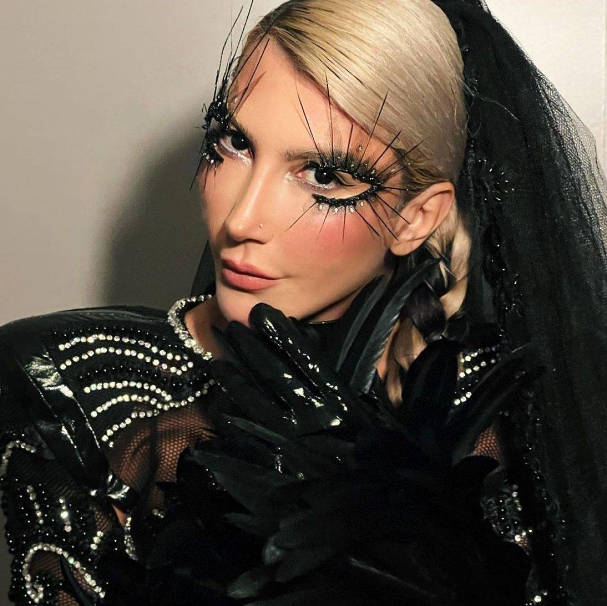 Hande Yener de saçlarını kesti