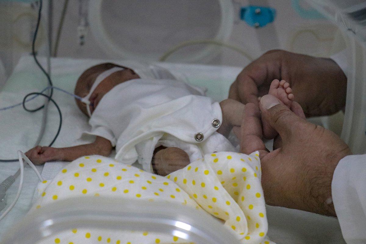 Van'da prematüre doğduğu hastanenin aynı servisinde doktor oldu