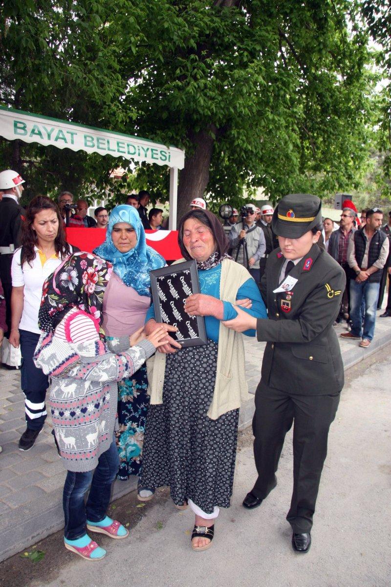 Afyonkarahisarlı şehit Muhammed Arı'nın annesi hayatını kaybetti