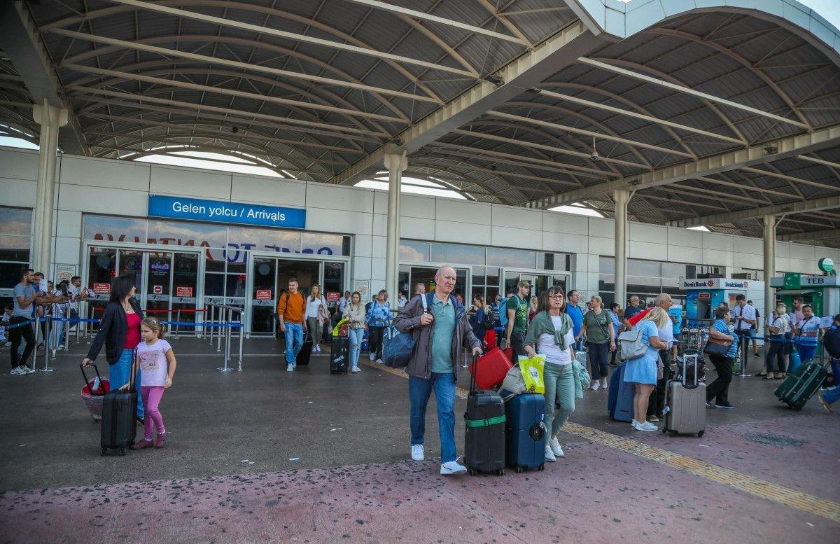 Savaştan ve enerji krizinden kaçanlar Antalya'ya akın ediyor